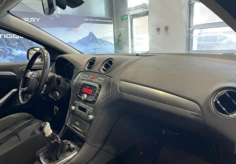 Подержанный автомобиль Ford Mondeo Sedan 2007 года (8 фото)