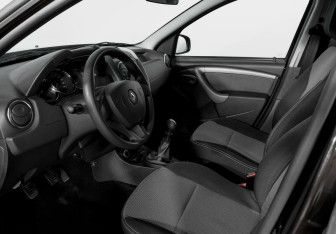 Подержанный автомобиль Renault Duster 2015 года (7 фото)