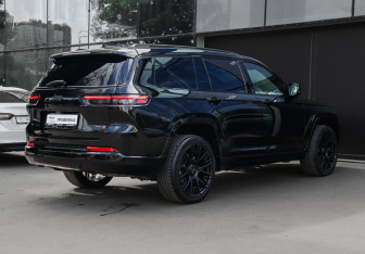 Подержанный автомобиль Jeep Grand Cherokee 2021 года (4 фото)