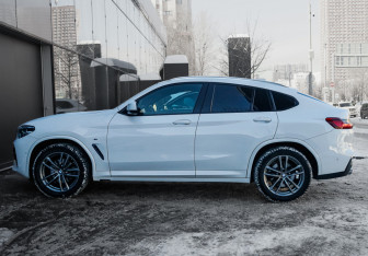 Подержанный автомобиль BMW X4 2018 года (8 фото)