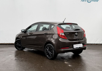 Подержанный автомобиль Hyundai Solaris Hatchback 2015 года (7 фото)