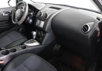 Подержанный автомобиль Nissan Qashqai 2011 года (10 фото)
