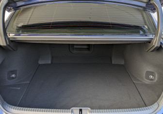 Подержанный автомобиль Lexus ES 2025 года (10 фото)