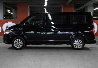 Подержанный автомобиль Volkswagen Caravelle 2017 года (8 фото)