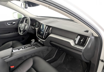 Подержанный автомобиль Volvo XC60 2019 года (11 фото)