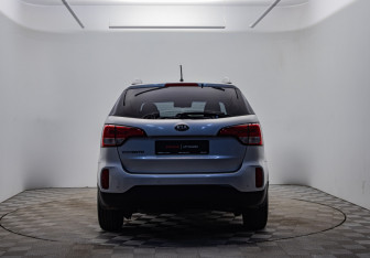 Подержанный автомобиль Kia Sorento 2013 года (4 фото)
