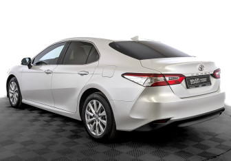 Подержанный автомобиль Toyota Camry Sedan 2020 года (7 фото)