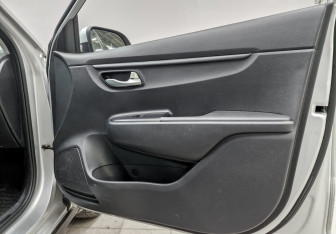 Подержанный автомобиль Kia Rio Hatchback 2021 года (23 фото)