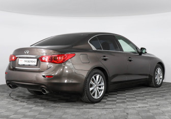 Подержанный автомобиль Infiniti Q50 2015 года (5 фото)