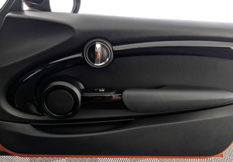 Подержанный автомобиль MINI Hatch 2019 года (24 фото)