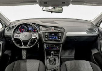 Подержанный автомобиль Volkswagen Tiguan 2021 года (13 фото)