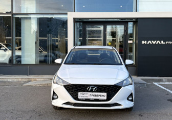 Подержанный автомобиль Hyundai Solaris Sedan 2021 года (2 фото)
