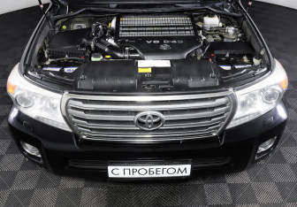 Подержанный автомобиль Toyota Land Cruiser Suv 2012 года (9 фото)