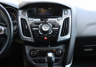 Подержанный автомобиль Ford Focus Hatchback 2012 года (15 фото)