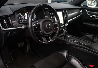 Подержанный автомобиль Volvo S90 2017 года (11 фото)