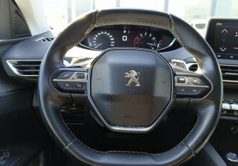 Подержанный автомобиль Peugeot 3008 2018 года (13 фото)
