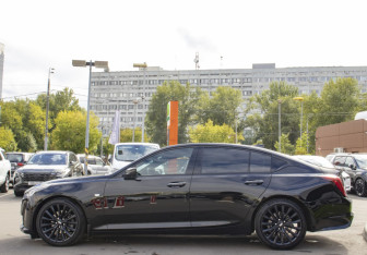 Подержанный автомобиль Cadillac CT5 2021 года (8 фото)