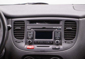 Подержанный автомобиль Kia Rio Hatchback 2010 года (14 фото)