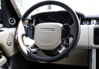 Подержанный автомобиль Land Rover Range Rover 2018 года (17 фото)