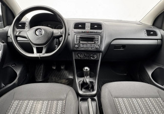 Подержанный автомобиль Volkswagen Polo Sedan 2015 года (9 фото)