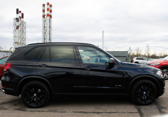 Подержанный автомобиль BMW X5 2013 года (4 фото)