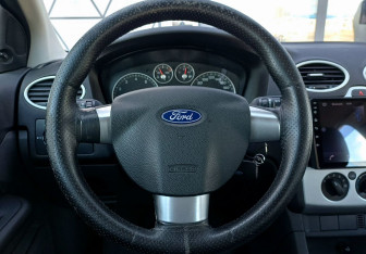 Подержанный автомобиль Ford Focus Wagon 2005 года (12 фото)