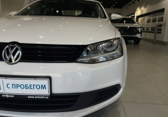 Подержанный автомобиль Volkswagen Jetta Sedan 2012 года (9 фото)