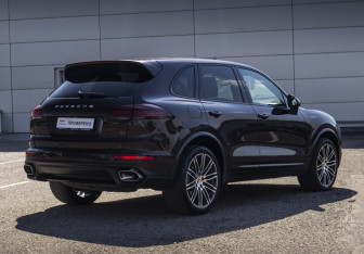 Подержанный автомобиль Porsche Cayenne 2016 года (6 фото)