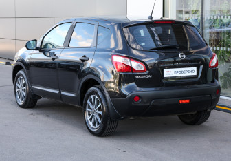 Подержанный автомобиль Nissan Qashqai 2013 года (7 фото)