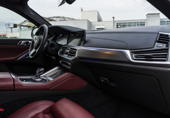 Подержанный автомобиль BMW X6 2021 года (15 фото)