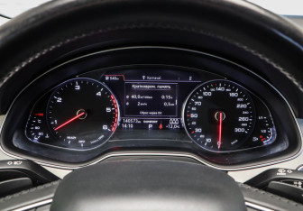Подержанный автомобиль Audi Q7 2016 года (12 фото)