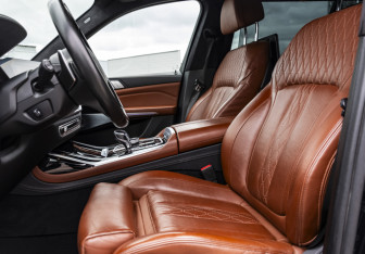 Подержанный автомобиль BMW X7 2019 года (11 фото)