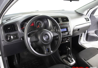 Подержанный автомобиль Volkswagen Polo Sedan 2012 года (12 фото)