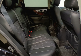 Подержанный автомобиль Infiniti QX70 2013 года (25 фото)