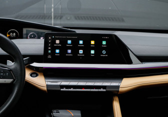 Подержанный автомобиль Changan UNI-V 2023 года (25 фото)