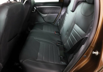 Подержанный автомобиль Renault Duster 2016 года (9 фото)