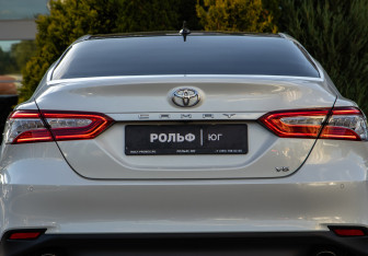 Подержанный автомобиль Toyota Camry Sedan 2018 года (29 фото)