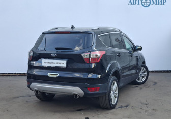Подержанный автомобиль Ford Kuga 2016 года (5 фото)