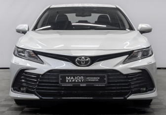 Подержанный автомобиль Toyota Camry Sedan 2022 года (2 фото)