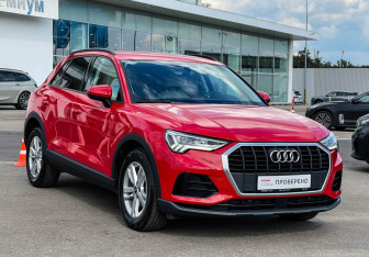 Подержанный автомобиль Audi Q3 2021 года (3 фото)