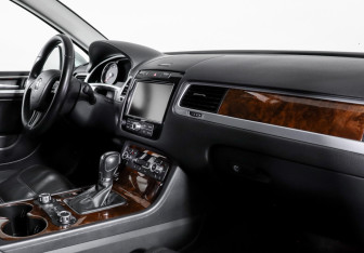 Подержанный автомобиль Volkswagen Touareg 2013 года (9 фото)