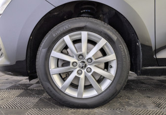 Подержанный автомобиль Skoda Rapid Liftback 2020 года (12 фото)