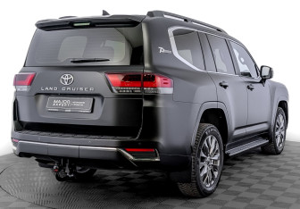 Подержанный автомобиль Toyota Land Cruiser Suv 2021 года (5 фото)