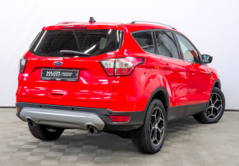 Подержанный автомобиль Ford Kuga 2017 года (5 фото)