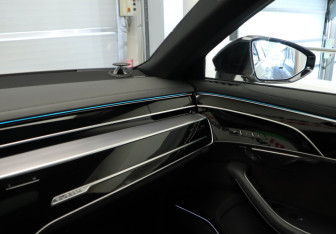 Подержанный автомобиль Audi A8 2021 года (30 фото)