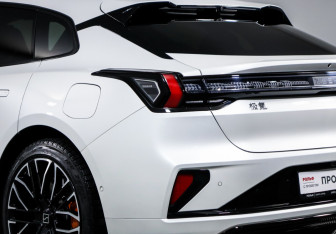 Подержанный автомобиль Zeekr 001 2024 года (16 фото)