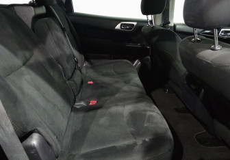 Подержанный автомобиль Nissan Pathfinder 2016 года (16 фото)