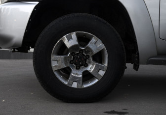 Подержанный автомобиль Nissan Patrol 2005 года (5 фото)