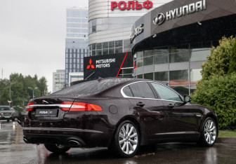 Подержанный автомобиль Jaguar XF Sedan 2013 года (4 фото)