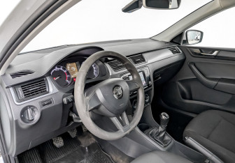 Подержанный автомобиль Skoda Rapid Liftback 2019 года (16 фото)